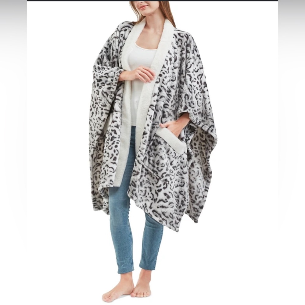 NIB Cozy Plush Wrap